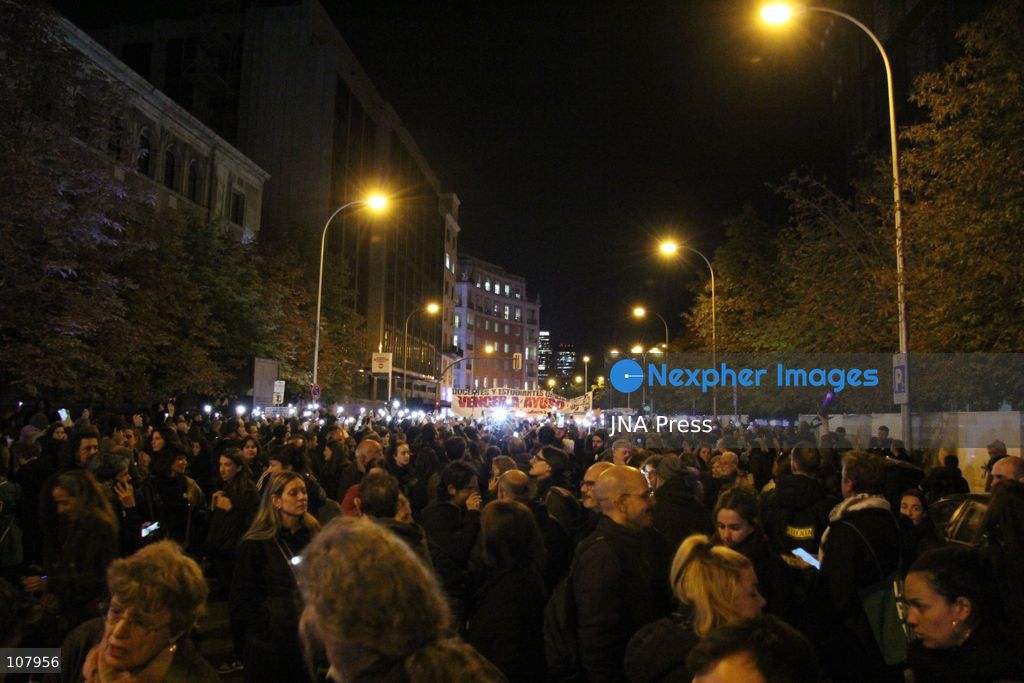 MADRID, SPAIN, OCTOBER 20, 2026: Teachers demonstrate against police interventions during previous education protests in Madrid. The march takes place amid an indefinite public education strike demanding better working conditions and increased resources for schools. (Photo by Alejandro Daniel Arnautu/JNA Press via Nexpher Images)
