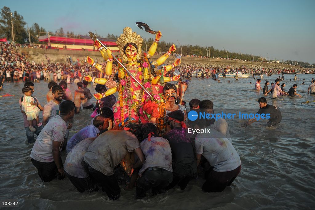 Hindu devotees immerse idols of the goddess Durga at Potenga Sea Beach, marking the conclusion of Durga Puja, one of the most important festivals in the Hindu calendar on October 21, 2026, in Chattogram, Bangladesh. (Photo by Md Rafayat Haque Khan/ Eyepix Group/Eyepix via Nexpher Images)