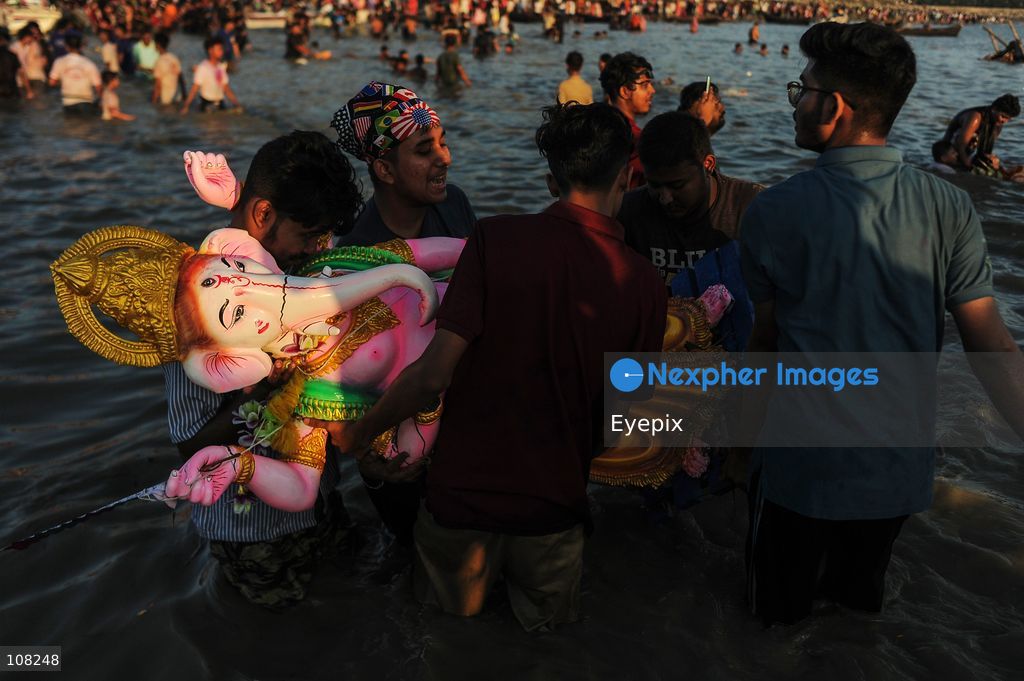Hindu devotees immerse idols of the goddess Durga at Potenga Sea Beach, marking the conclusion of Durga Puja, one of the most important festivals in the Hindu calendar on October 21, 2026, in Chattogram, Bangladesh. (Photo by Md Rafayat Haque Khan/ Eyepix Group/Eyepix via Nexpher Images)