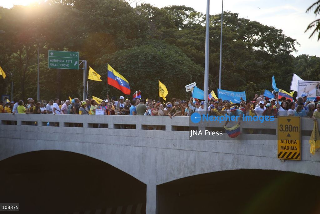 CARACAS, VENEZUELA, OCTOBER 22, 2026: Opposition supporters demonstrate in Caracas to demand a timetable for presidential elections and the safe return of opposition leader Maria Corina Machado to Venezuela. The rally forms part of nationwide mobilisations called by her Vente Venezuela movement, also demanding the release of political prisoners. (Photo by MoisÃ©s Quintero/JNA Press via Nexpher Images)