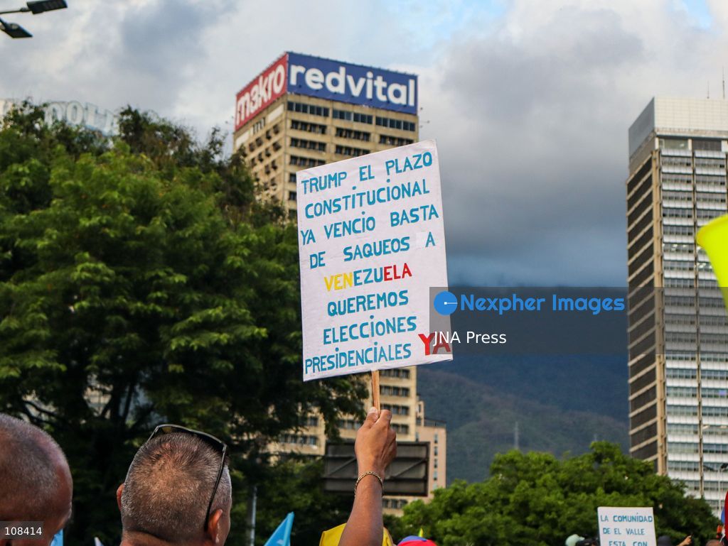 CARACAS, VENEZUELA, OCTOBER 22, 2026: Opposition supporters and leaders gather near Plaza Venezuela in Caracas to demand a timetable for presidential elections, the release of political prisoners and guarantees for opposition leader Maria Corina Machado’s safe return to the country. The demonstration forms part of nationwide mobilisations called by her Vente Venezuela movement. (Photo by Mario Flores/JNA Press via Nexpher Images)