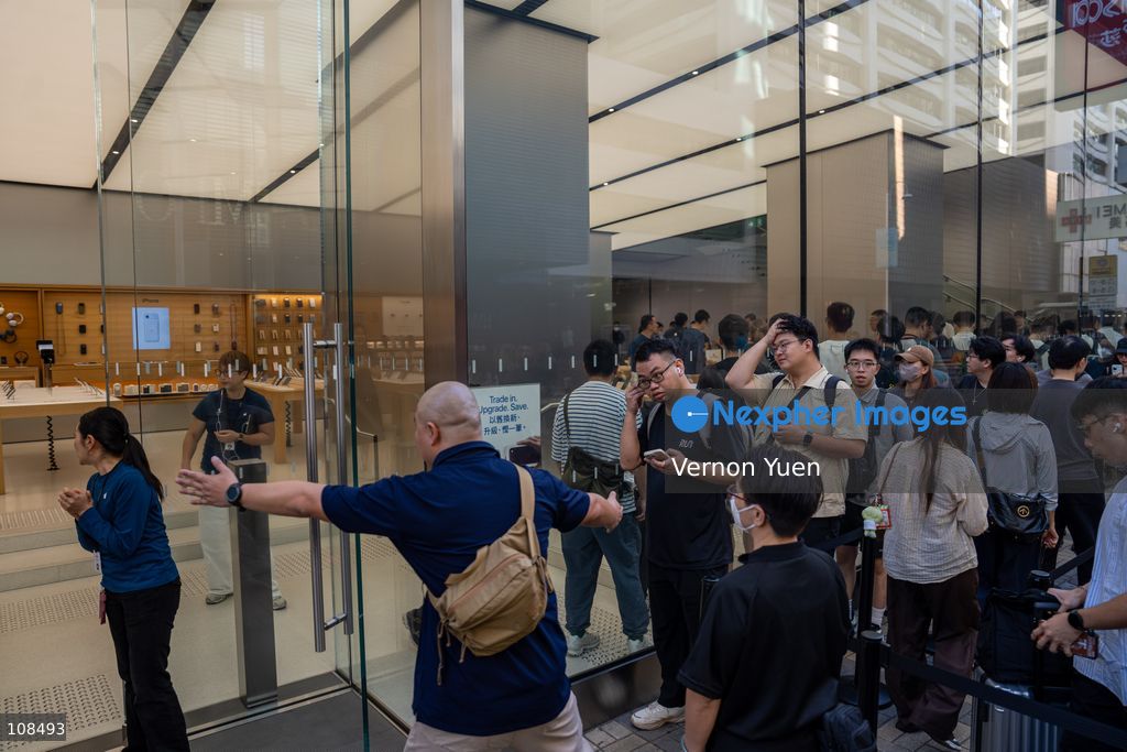 Apple employees welcoming customers picking up their iPhone Duo at an Apple Store on October 22, 2026 in Hong Kong. The iPhone DUO is Apple INC.’s first foldable phone, today is the first day the new iPhone DUO is available to the public. (Photo by Vernon Yuen/Nexpher Images)