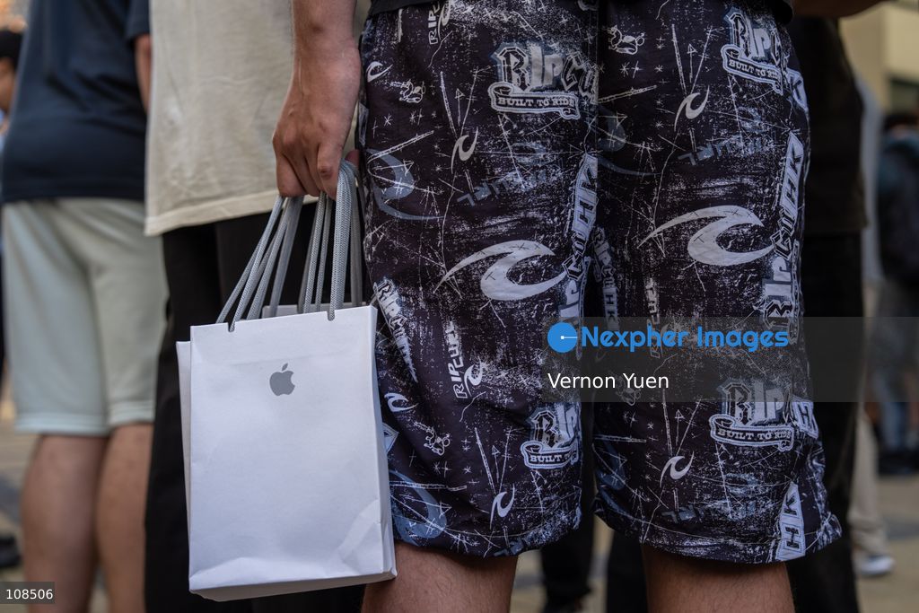 iPhone resellers holding bags of iPhone Duo outside an Apple Store on October 22, 2026 in Hong Kong. The iPhone DUO is Apple INC.’s first foldable phone, today is the first day the new iPhone DUO is available to the public. (Photo by Vernon Yuen/Nexpher Images)