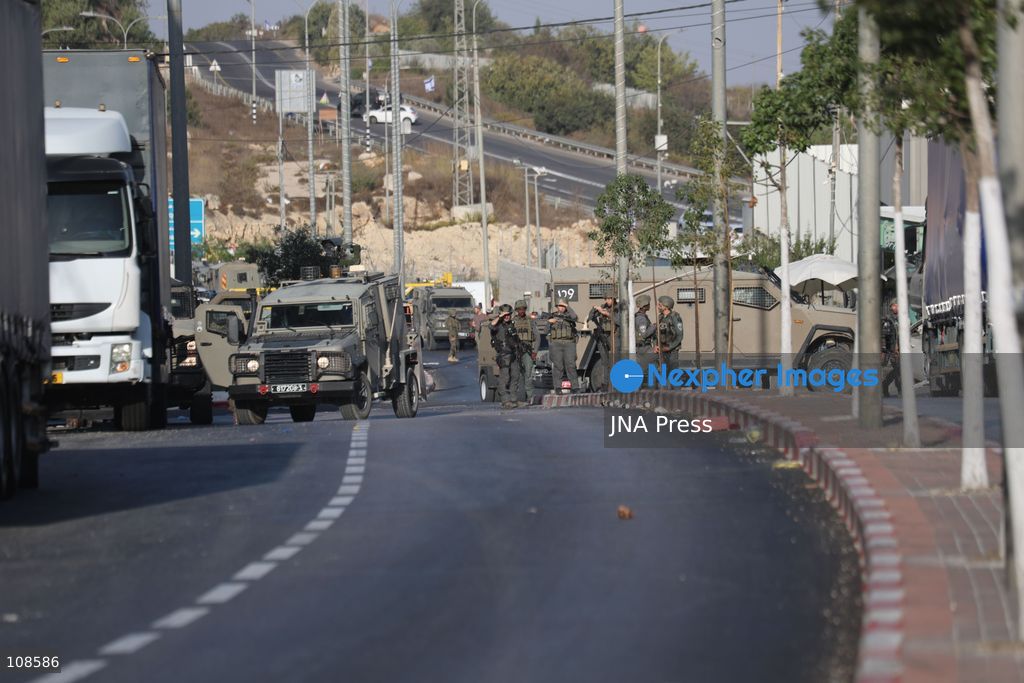 HEBRON, PALESTINE, OCTOBER 23, 2026: The scene at the Farsh al-Hawa military checkpoint in Hebron following a shooting attack targeting Israeli forces in the occupied West Bank. Israeli forces seal off the area and restrict access following the attack. (Photo by Mosab shawer/JNA Press via Nexpher Images)