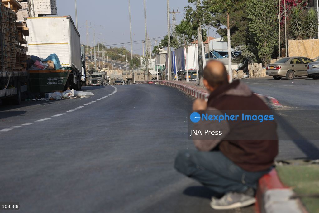 HEBRON, PALESTINE, OCTOBER 23, 2026: The scene at the Farsh al-Hawa military checkpoint in Hebron following a shooting attack targeting Israeli forces in the occupied West Bank. Israeli forces seal off the area and restrict access following the attack. (Photo by Mosab shawer/JNA Press via Nexpher Images)