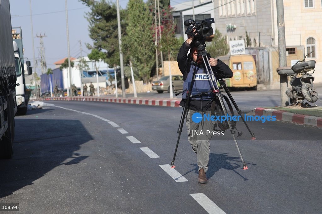 HEBRON, PALESTINE, OCTOBER 23, 2026: The scene at the Farsh al-Hawa military checkpoint in Hebron following a shooting attack targeting Israeli forces in the occupied West Bank. Israeli forces seal off the area and restrict access following the attack. (Photo by Mosab shawer/JNA Press via Nexpher Images)