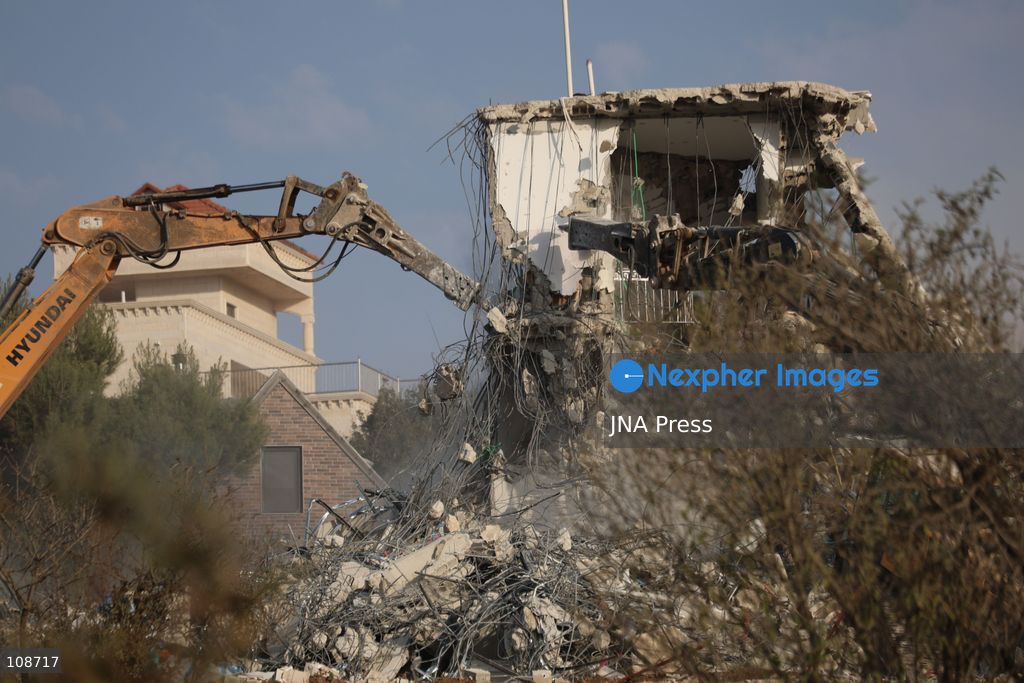 HEBRON, PALESTINE, OCTOBER 23, 2026: Israeli forces demolish a Palestinian residential building in the Farsh al-Hawa area of Hebron in the occupied West Bank. The demolition follows a shooting attack at a nearby military checkpoint earlier in the day and Israeli orders targeting buildings around the attack site. (Photo by Mosab shawer/JNA Press via Nexpher Images)