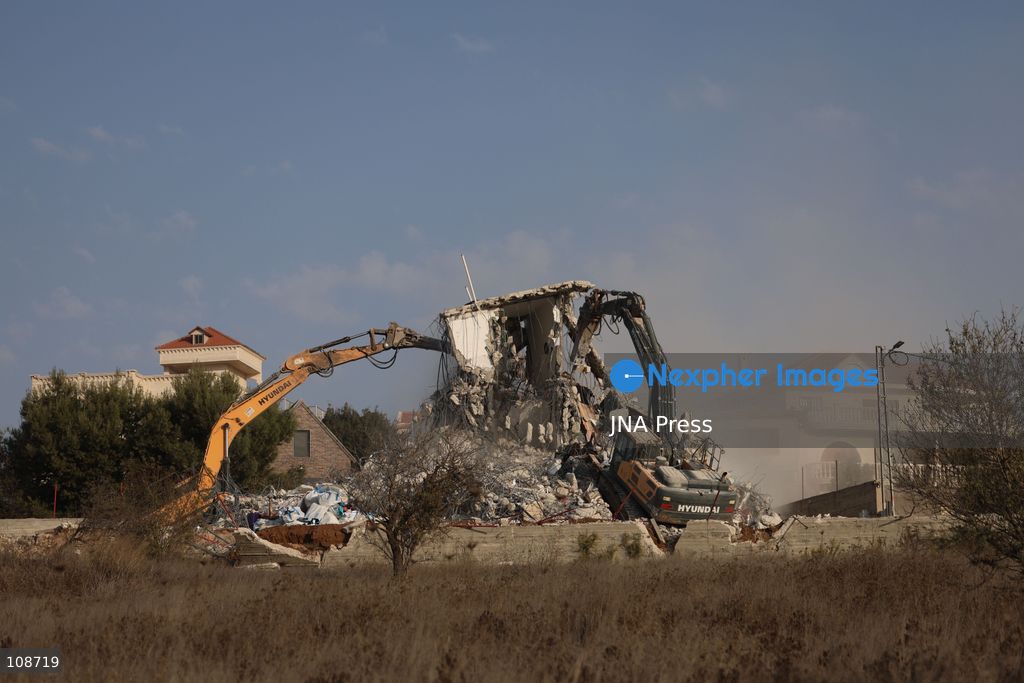 HEBRON, PALESTINE, OCTOBER 23, 2026: Israeli forces demolish a Palestinian residential building in the Farsh al-Hawa area of Hebron in the occupied West Bank. The demolition follows a shooting attack at a nearby military checkpoint earlier in the day and Israeli orders targeting buildings around the attack site. (Photo by Mosab shawer/JNA Press via Nexpher Images)