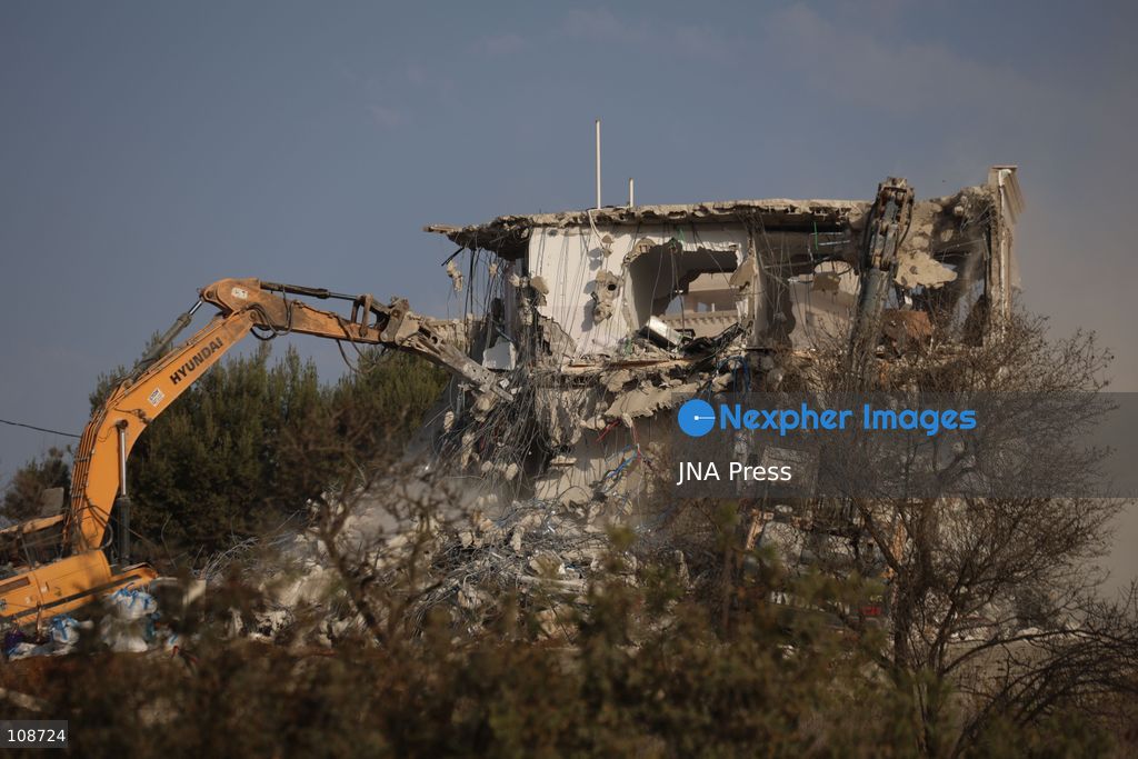 HEBRON, PALESTINE, OCTOBER 23, 2026: Israeli forces demolish a Palestinian residential building in the Farsh al-Hawa area of Hebron in the occupied West Bank. The demolition follows a shooting attack at a nearby military checkpoint earlier in the day and Israeli orders targeting buildings around the attack site. (Photo by Mosab shawer/JNA Press via Nexpher Images)