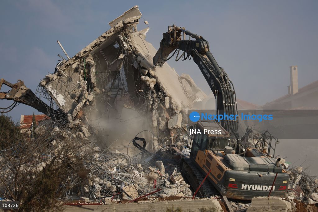 HEBRON, PALESTINE, OCTOBER 23, 2026: Israeli forces demolish a Palestinian residential building in the Farsh al-Hawa area of Hebron in the occupied West Bank. The demolition follows a shooting attack at a nearby military checkpoint earlier in the day and Israeli orders targeting buildings around the attack site. (Photo by Mosab shawer/JNA Press via Nexpher Images)