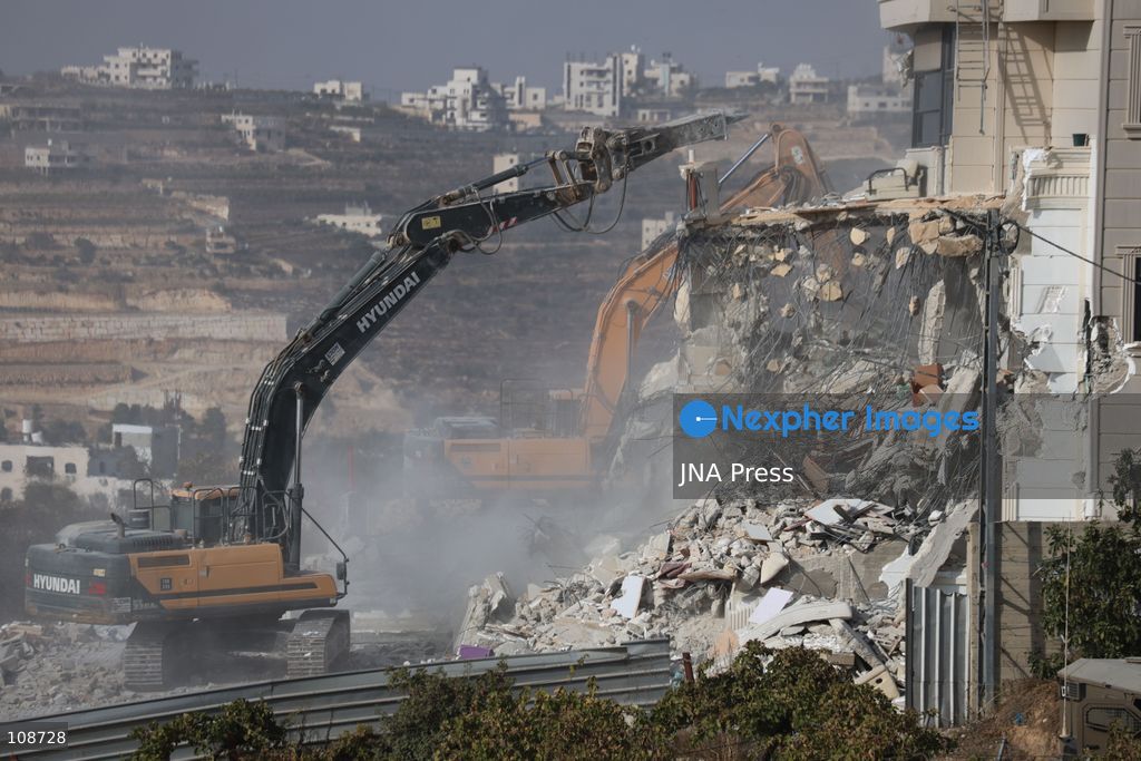 HEBRON, PALESTINE, OCTOBER 23, 2026: Israeli forces demolish a Palestinian residential building in the Farsh al-Hawa area of Hebron in the occupied West Bank. The demolition follows a shooting attack at a nearby military checkpoint earlier in the day and Israeli orders targeting buildings around the attack site. (Photo by Mosab shawer/JNA Press via Nexpher Images)