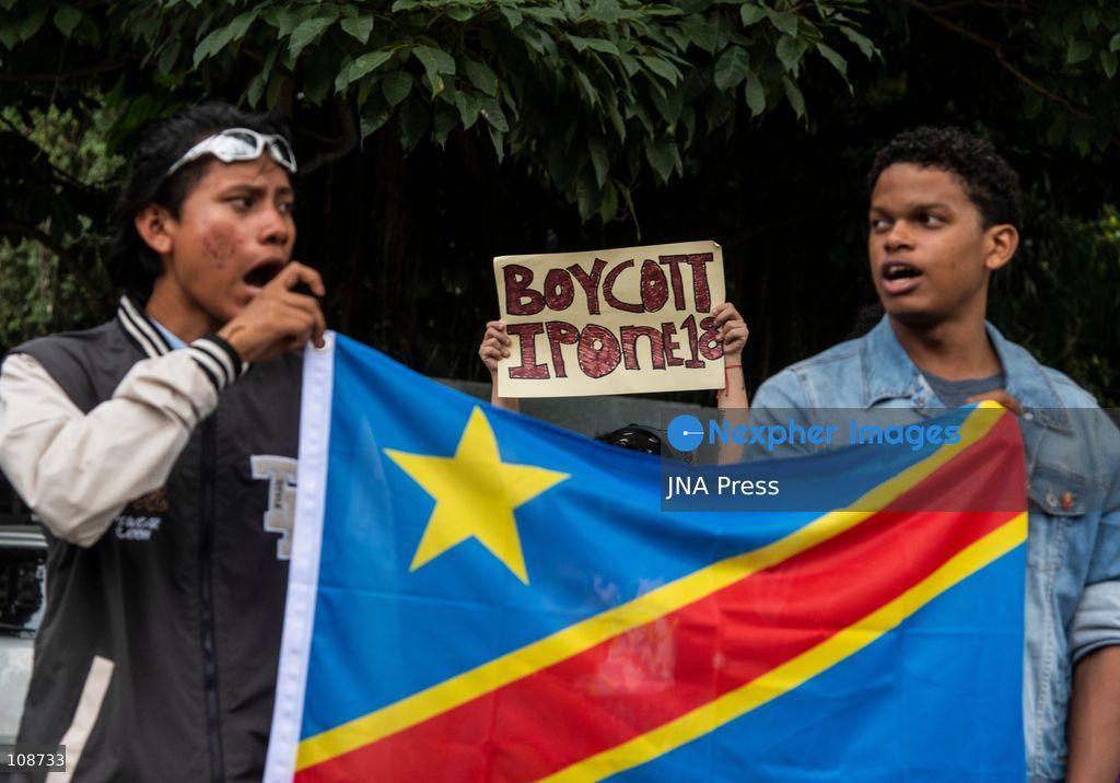 PANAMA CITY, PANAMA, OCTOBER 23, 2026: Demonstrators rally in solidarity with people affected by conflict and human rights abuses in the Democratic Republic of the Congo. Participants call for a boycott of Apple products and greater accountability from technology companies over alleged links between mineral supply chains, exploitation and violence in the country. (Photo by Andrés Trujillo/JNA Press via Nexpher Images)