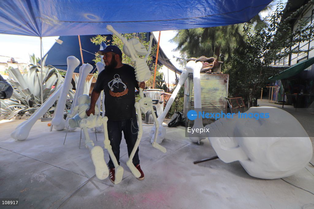 An Artisan member of the Última Hora collective manufacturing papier-mâché and metallic structures to build an allegorical float inspired by the classic Mexican song 'El panadero con el pan' ahead of Mexico City’s upcoming Day of the Dead parade, at the Faro de Oriente workshops in Iztapalapa. The annual cultural celebration brings together community artists and creators to showcase traditional Mexican folklore. on October 24, 2026 in Mexico City, Mexico. (Photo by Carlos Santiago/ Eyepix Group/Eyepix via Nexpher Images)