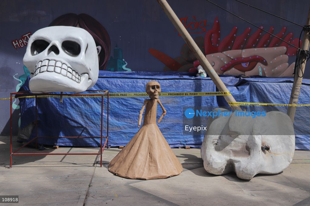Artisans and members of the Última Hora collective manufacturing papier-mâché and metallic structures to build an allegorical float inspired by the classic Mexican song 'El panadero con el pan' ahead of Mexico City’s upcoming Day of the Dead parade, at the Faro de Oriente workshops in Iztapalapa. The annual cultural celebration brings together community artists and creators to showcase traditional Mexican folklore. on October 24, 2026 in Mexico City, Mexico. (Photo by Carlos Santiago/ Eyepix Group/Eyepix via Nexpher Images)