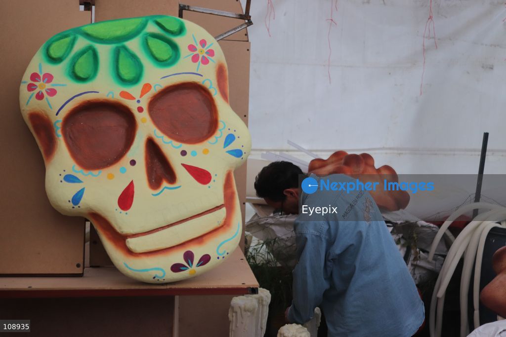 An Artisan member of the Última Hora collective manufacturing papier-mâché and metallic structures to build an allegorical float inspired by the classic Mexican song 'El panadero con el pan' ahead of Mexico City’s upcoming Day of the Dead parade, at the Faro de Oriente workshops in Iztapalapa. The annual cultural celebration brings together community artists and creators to showcase traditional Mexican folklore. on October 24, 2026 in Mexico City, Mexico. (Photo by Carlos Santiago/ Eyepix Group/Eyepix via Nexpher Images)