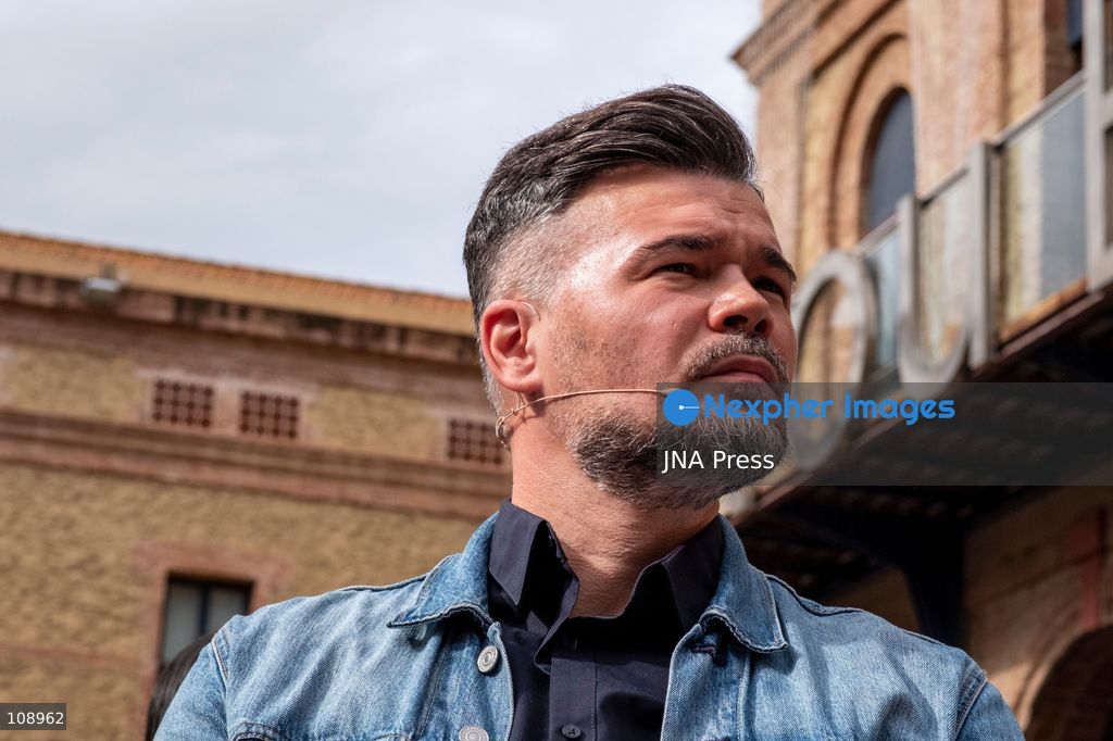 BARCELONA, SPAIN, OCTOBER 24, 2026: The candidates of ERC and Podemos for the general elections, Gabriel Rufián and Irene Montero, have launched their alliance in a joint event of both parties this Saturday in Barcelona. (Photo by Miguel GalmÃ©s/JNA Press via Nexpher Images)