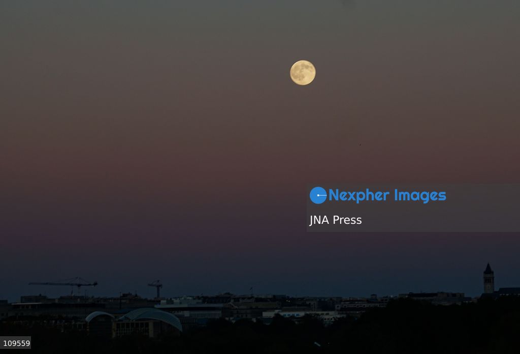 WASHINGTON, D.C., UNITED STATES - OCTOBER 25, 2026: Full Moon seen during the Full Hunter's Moon in Washington, D.C., United States. (Photo by Ariel Peña/JNA Press via Nexpher Images)