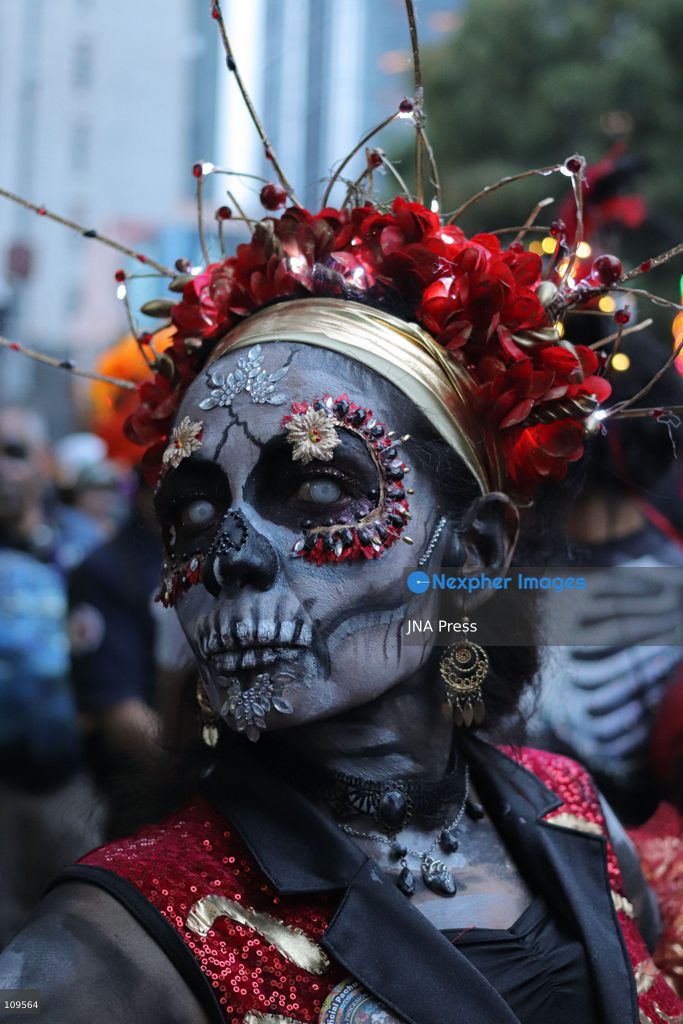 MEXICO CITY, MEXICO - OCTOBER 25, 2026: Hundreds of people dressed as skulls, alebrijes, and catrinas are participating in the 13th Mega Procession of the Catrinas at the Angel of Independence, heading toward the Zócalo in Mexico City, as part of the celebrations leading up to the Day of the Dead. (Photo by Carlos Santiago/JNA Press via Nexpher Images)