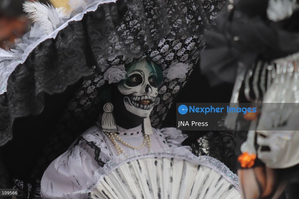 MEXICO CITY, MEXICO - OCTOBER 25, 2026: Hundreds of people dressed as skulls, alebrijes, and catrinas are participating in the 13th Mega Procession of the Catrinas at the Angel of Independence, heading toward the Zócalo in Mexico City, as part of the celebrations leading up to the Day of the Dead. (Photo by Carlos Santiago/JNA Press via Nexpher Images)