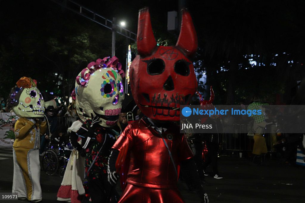 MEXICO CITY, MEXICO - OCTOBER 25, 2026: Hundreds of people dressed as skulls, alebrijes, and catrinas are participating in the 13th Mega Procession of the Catrinas at the Angel of Independence, heading toward the Zócalo in Mexico City, as part of the celebrations leading up to the Day of the Dead. (Photo by Carlos Santiago/JNA Press via Nexpher Images)