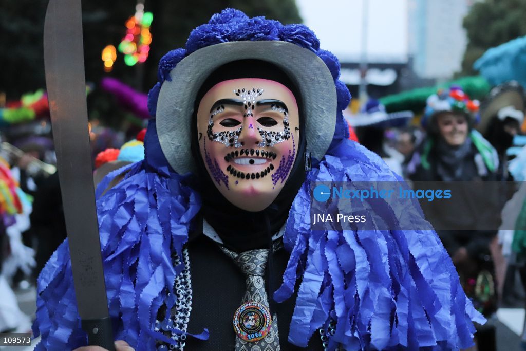 MEXICO CITY, MEXICO - OCTOBER 25, 2026: Hundreds of people dressed as skulls, alebrijes, and catrinas are participating in the 13th Mega Procession of the Catrinas at the Angel of Independence, heading toward the Zócalo in Mexico City, as part of the celebrations leading up to the Day of the Dead. (Photo by Carlos Santiago/JNA Press via Nexpher Images)