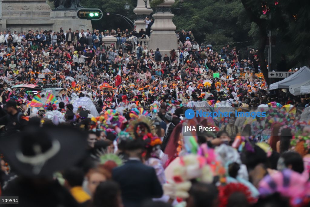 TOP PICS - MEXICO CITY, MEXICO - OCTOBER 25, 2026: Hundreds of people dressed as skulls, alebrijes, and catrinas are participating in the 13th Mega Procession of the Catrinas at the Angel of Independence, heading toward the Zócalo in Mexico City, as part of the celebrations leading up to the Day of the Dead. (Photo by Carlos Santiago/JNA Press via Nexpher Images)