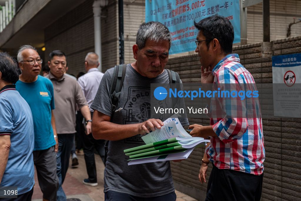Hong Kong People lIne Up for copies of the 2024 Policy Address