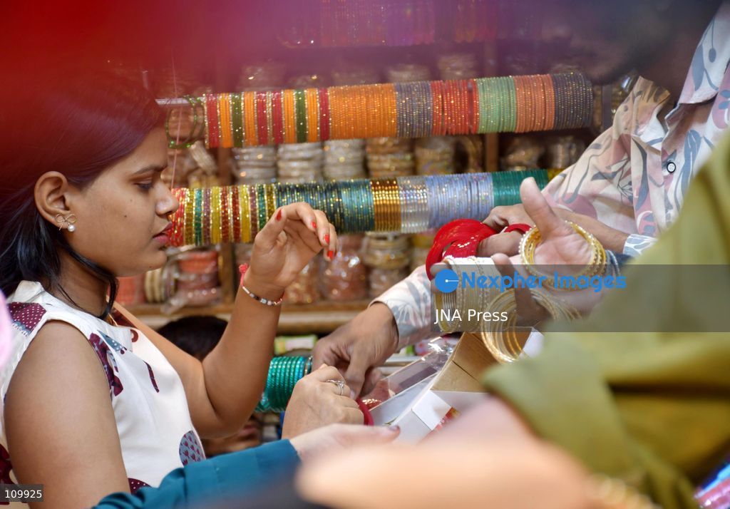 PRAYAGRAJ, INDIA - OCTOBER 27, 2026: A woman buys bangles ahead of the upcoming Karwa Chauth festival in Prayagraj. (Photo by Saurabh Kumar/JNA Press via Nexpher Images)
