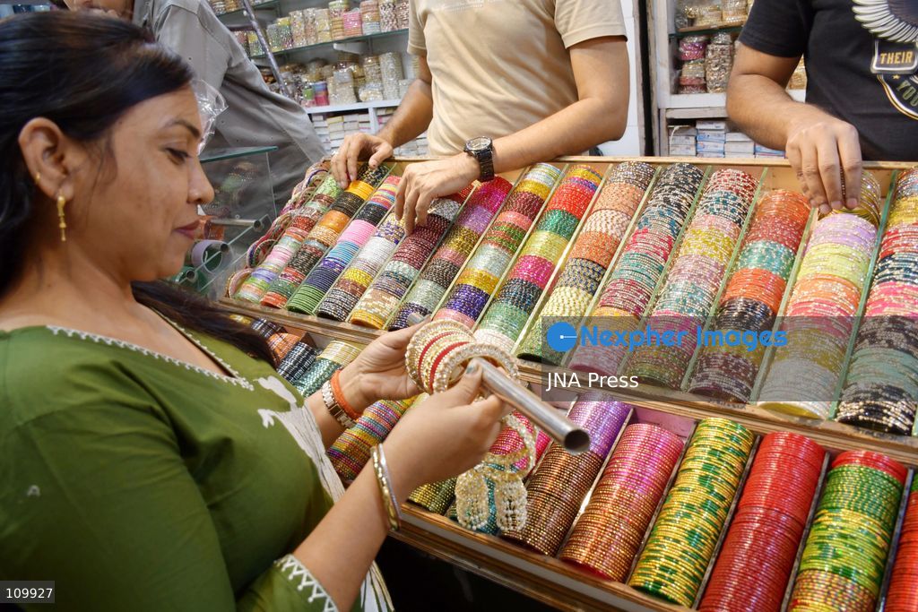 PRAYAGRAJ, INDIA - OCTOBER 27, 2026: A woman buys bangles ahead of the upcoming Karwa Chauth festival in Prayagraj. (Photo by Saurabh Kumar/JNA Press via Nexpher Images)