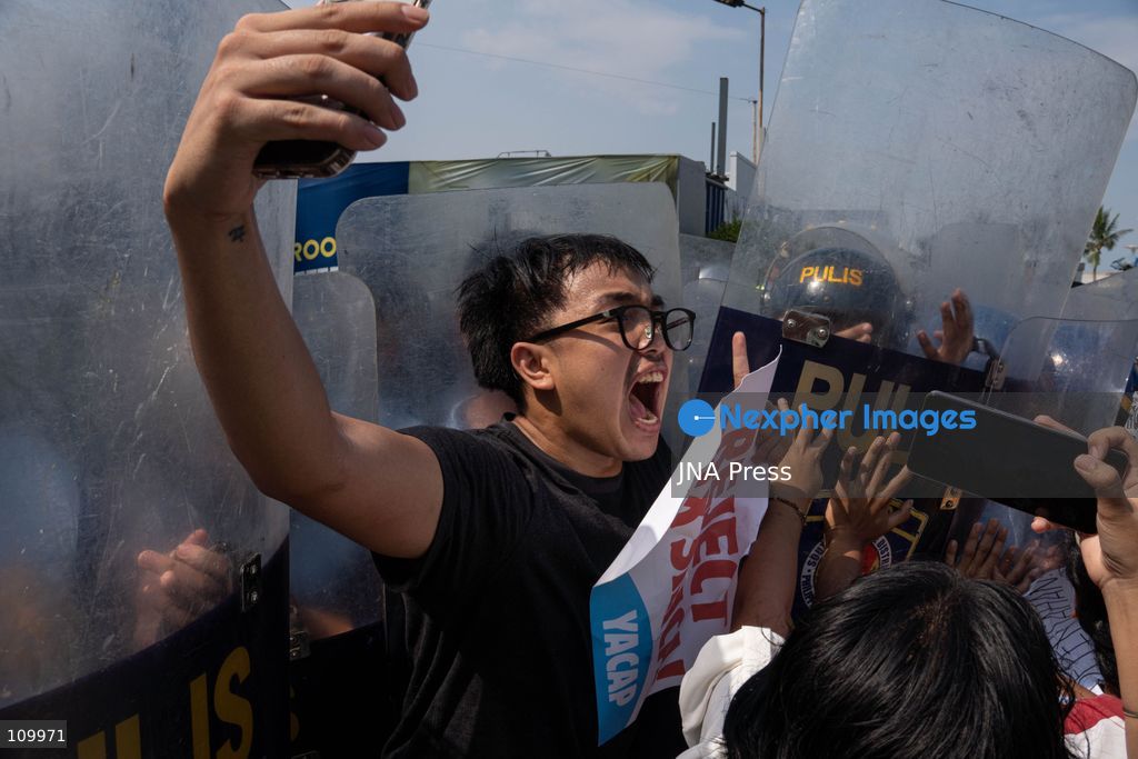 PASAY CITY, PHILIPPINES, OCTOBER 27, 2026: Environmental activists protest against Executive Order 122 and the US-led Pax Silica initiative during the Mining Philippines 2026 conference in Pasay City. Demonstrators call for the order’s repeal, warning that expanded mineral extraction threatens the environment and local communities. The order designates critical mineral projects as national priorities and accelerates the privatization of government-owned critical mineral mining assets. (Photo by Charles Edmon S. Perez/JNA Press via Nexpher Images)
