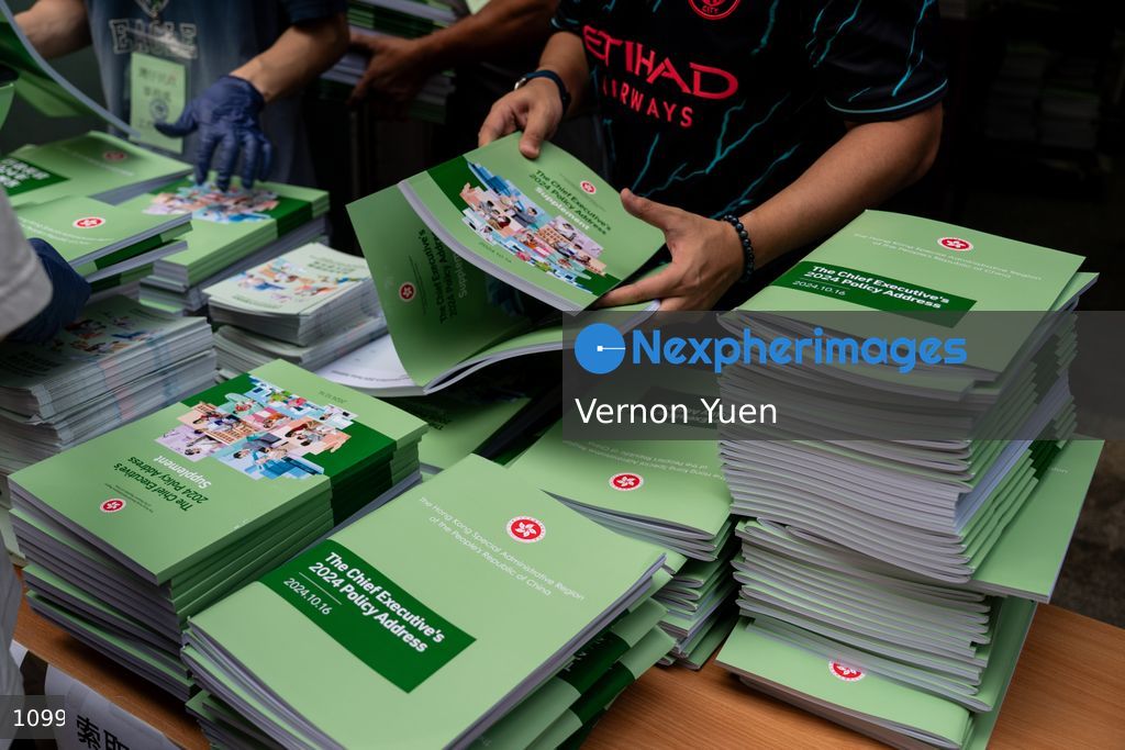 Hong Kong People lIne Up for copies of the 2024 Policy Address