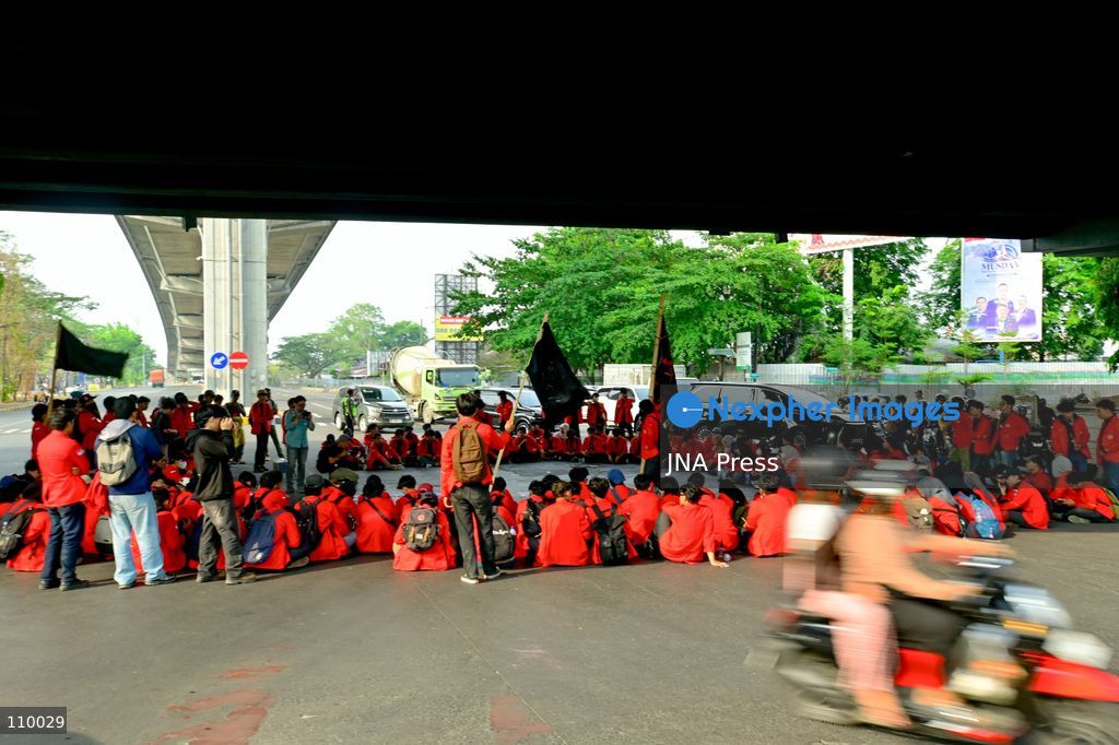 MAKASSAR, INDONESIA – OCTOBER 28, 2026: University students and demonstrators, including NGO representatives, march through central Makassar, South Sulawesi, during a Youth Pledge Day rally. Participants reflected on the spirit of the 1928 Youth Pledge while advocating for democratic integrity and civic rights. (Photo by Muhammad Ishaq/JNA Press via Nexpher Images)