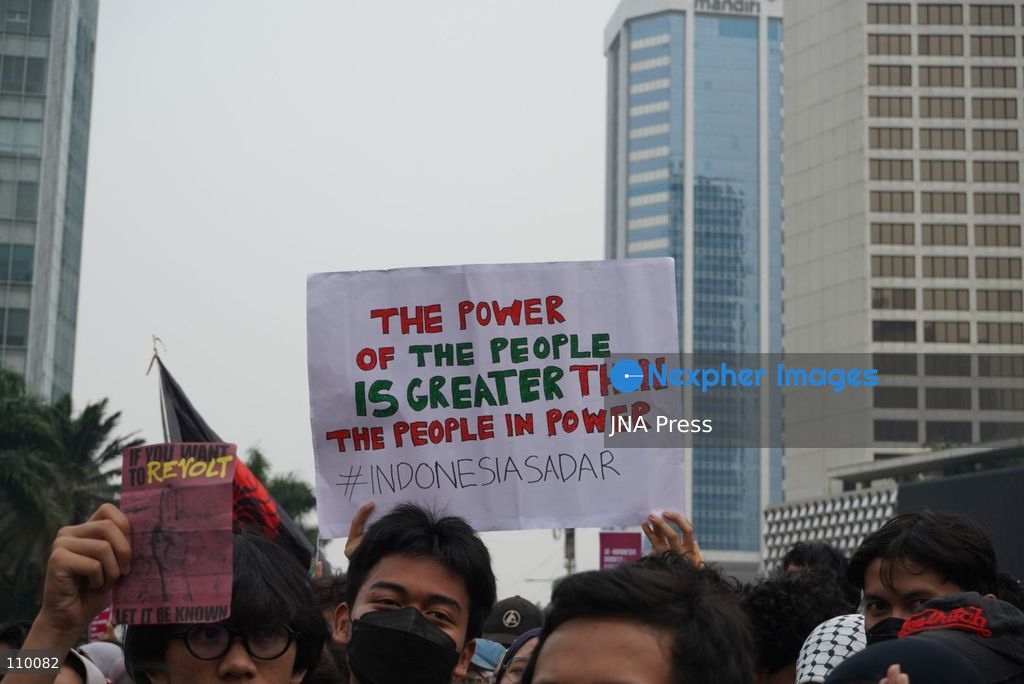 JAKARTA, INDONESIA, OCTOBER 28, 2026: University students and civil society groups demonstrate at the Hotel Indonesia roundabout (Bundaran HI) in Jakarta on Youth Pledge Day. Protesters call for forest and land fires to be declared a national disaster, a review of state spending, affordable education and the protection of civil liberties. (Photo by Dennis Joel Putra/JNA Press via Nexpher Images)