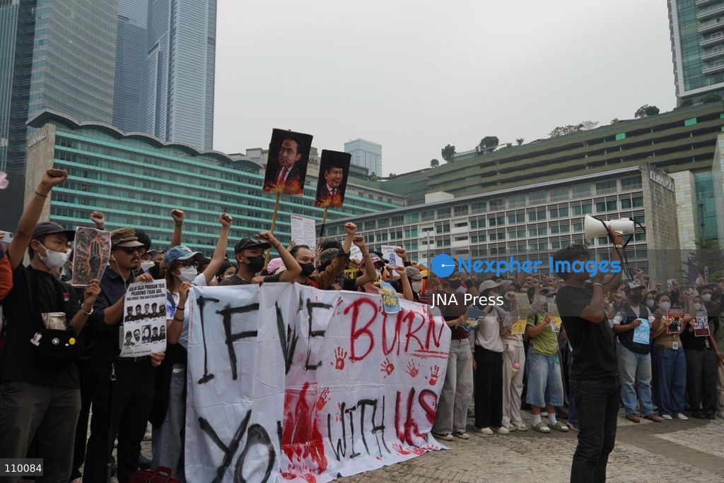 JAKARTA, INDONESIA, OCTOBER 28, 2026: University students and civil society groups demonstrate at the Hotel Indonesia roundabout (Bundaran HI) in Jakarta on Youth Pledge Day. Protesters call for forest and land fires to be declared a national disaster, a review of state spending, affordable education and the protection of civil liberties. (Photo by Dennis Joel Putra/JNA Press via Nexpher Images)