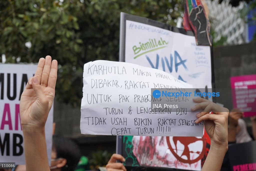 JAKARTA, INDONESIA, OCTOBER 28, 2026: University students and civil society groups demonstrate at the Hotel Indonesia roundabout (Bundaran HI) in Jakarta on Youth Pledge Day. Protesters call for forest and land fires to be declared a national disaster, a review of state spending, affordable education and the protection of civil liberties. (Photo by Dennis Joel Putra/JNA Press via Nexpher Images)