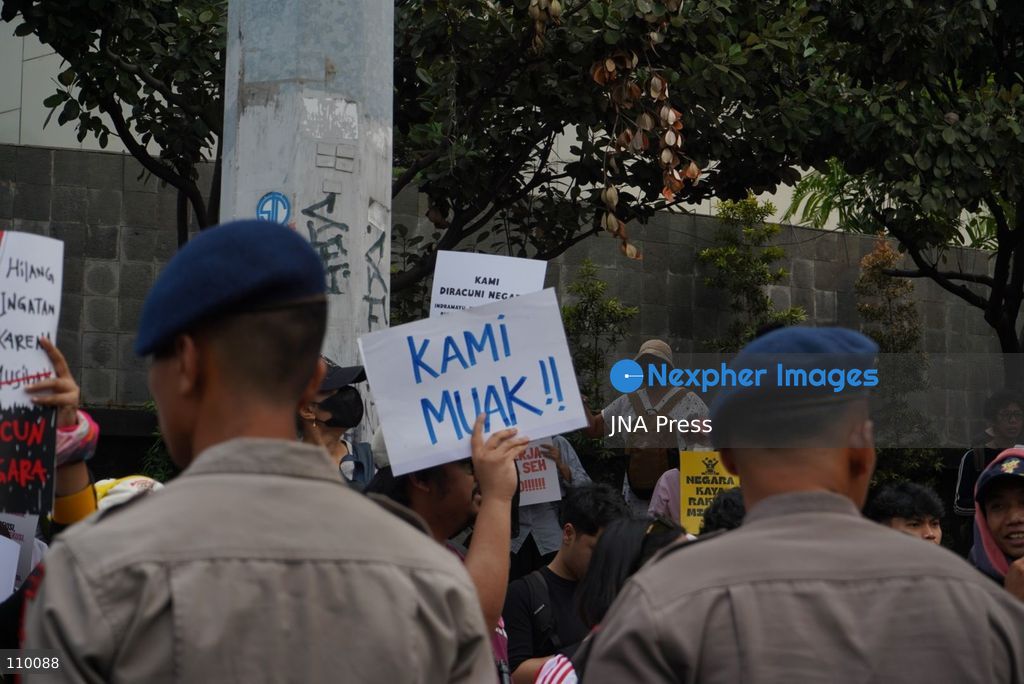 JAKARTA, INDONESIA, OCTOBER 28, 2026: University students and civil society groups demonstrate at the Hotel Indonesia roundabout (Bundaran HI) in Jakarta on Youth Pledge Day. Protesters call for forest and land fires to be declared a national disaster, a review of state spending, affordable education and the protection of civil liberties. (Photo by Dennis Joel Putra/JNA Press via Nexpher Images)