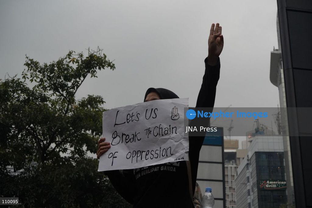 JAKARTA, INDONESIA, OCTOBER 28, 2026: University students and civil society groups demonstrate at the Hotel Indonesia roundabout (Bundaran HI) in Jakarta on Youth Pledge Day. Protesters call for forest and land fires to be declared a national disaster, a review of state spending, affordable education and the protection of civil liberties. (Photo by Dennis Joel Putra/JNA Press via Nexpher Images)