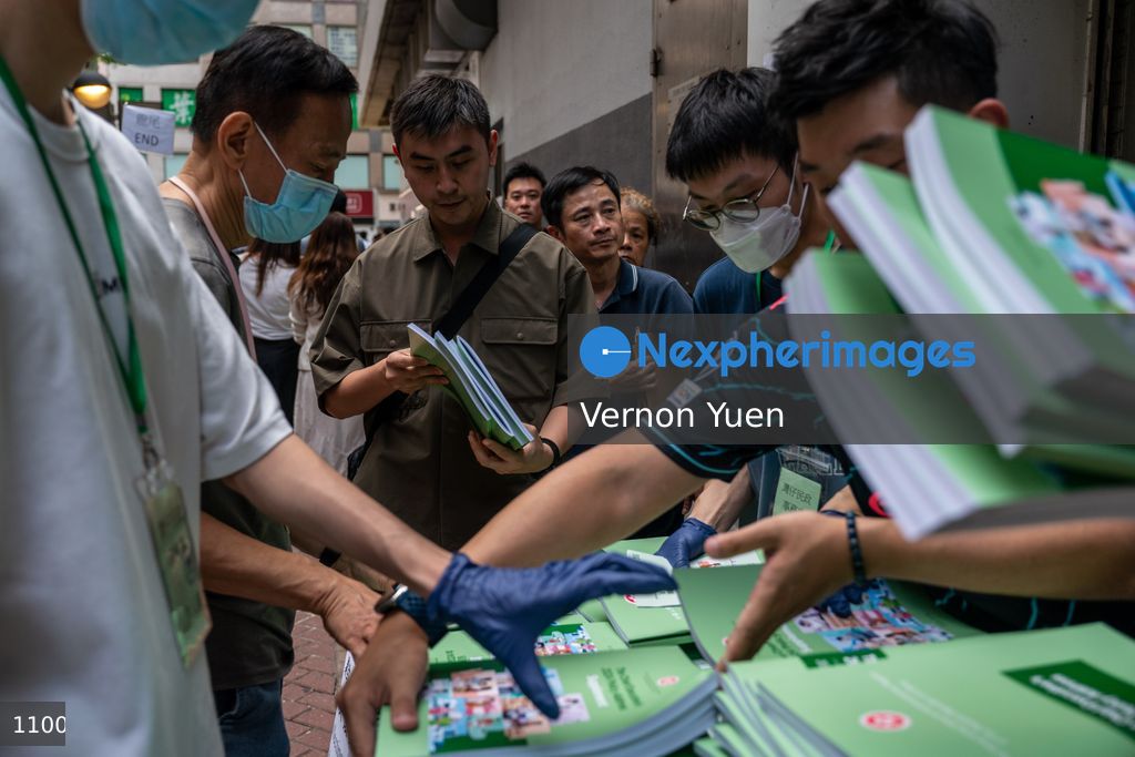 Hong Kong People lIne Up for copies of the 2024 Policy Address