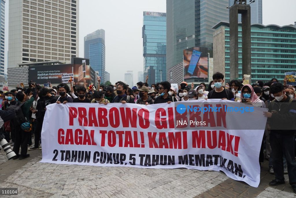 JAKARTA, INDONESIA, OCTOBER 28, 2026: University students and civil society groups demonstrate at the Hotel Indonesia roundabout (Bundaran HI) in Jakarta on Youth Pledge Day. Protesters call for forest and land fires to be declared a national disaster, a review of state spending, affordable education and the protection of civil liberties. (Photo by Dennis Joel Putra/JNA Press via Nexpher Images)