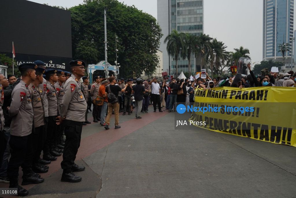 JAKARTA, INDONESIA, OCTOBER 28, 2026: University students and civil society groups demonstrate at the Hotel Indonesia roundabout (Bundaran HI) in Jakarta on Youth Pledge Day. Protesters call for forest and land fires to be declared a national disaster, a review of state spending, affordable education and the protection of civil liberties. (Photo by Dennis Joel Putra/JNA Press via Nexpher Images)
