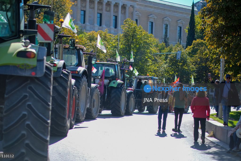 MADRID, SPAIN, OCTOBER 28, 2026: Farmers take part in a tractor protest in Madrid, demanding urgent measures to address rising production costs and declining farm profitability. Organized by agricultural groups ASAJA, COAG and Unión de Uniones, the demonstration calls for fair prices, reduced bureaucracy and stronger support for the farming sector. (Photo by Antonio Navia/JNA Press via Nexpher Images)