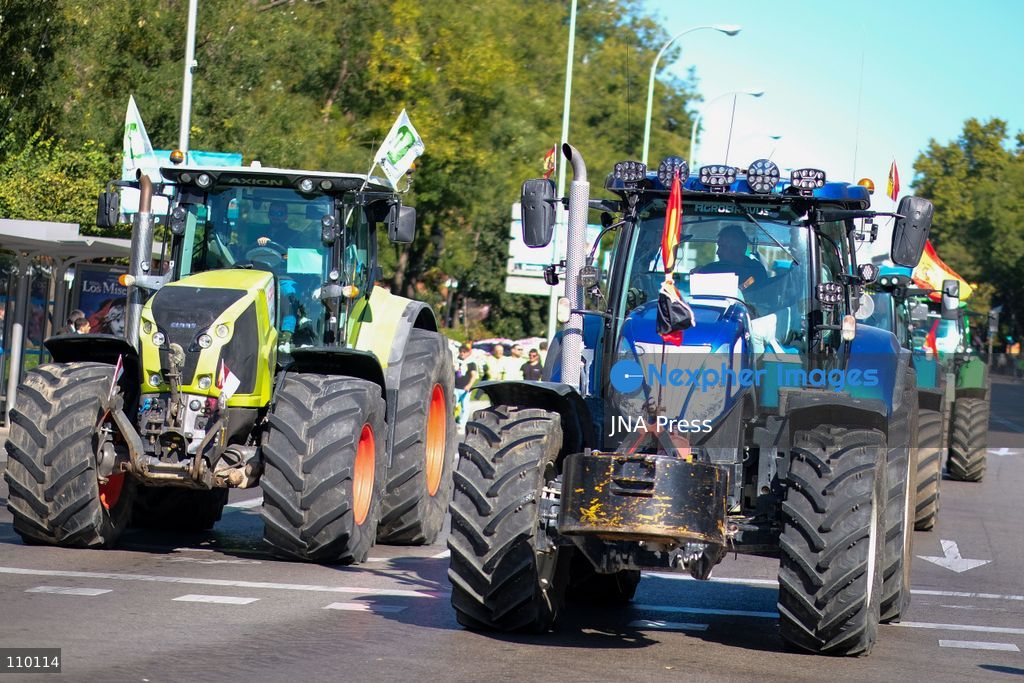 MADRID, SPAIN, OCTOBER 28, 2026: Farmers take part in a tractor protest in Madrid, demanding urgent measures to address rising production costs and declining farm profitability. Organized by agricultural groups ASAJA, COAG and Unión de Uniones, the demonstration calls for fair prices, reduced bureaucracy and stronger support for the farming sector. (Photo by Antonio Navia/JNA Press via Nexpher Images)