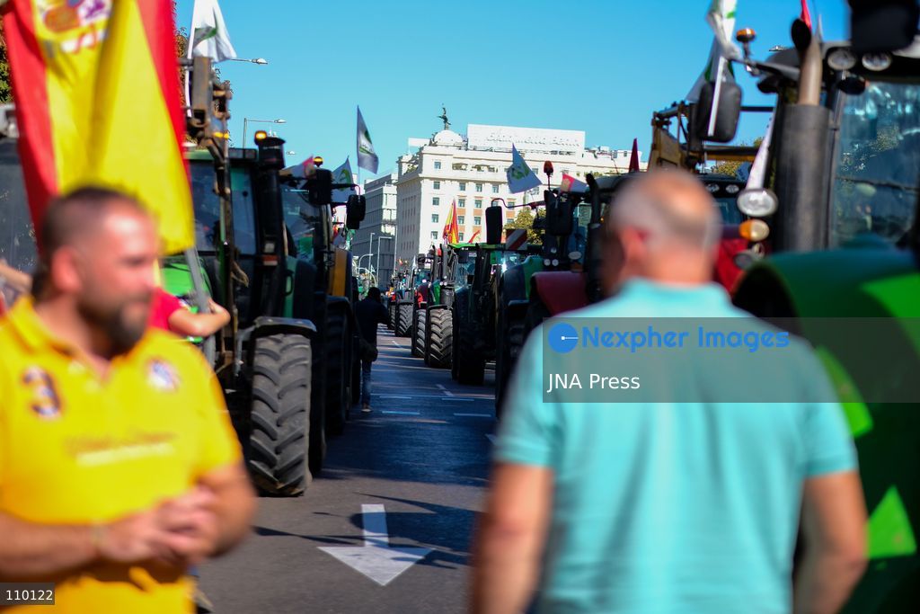 MADRID, SPAIN, OCTOBER 28, 2026: Farmers take part in a tractor protest in Madrid, demanding urgent measures to address rising production costs and declining farm profitability. Organized by agricultural groups ASAJA, COAG and Unión de Uniones, the demonstration calls for fair prices, reduced bureaucracy and stronger support for the farming sector. (Photo by Antonio Navia/JNA Press via Nexpher Images)
