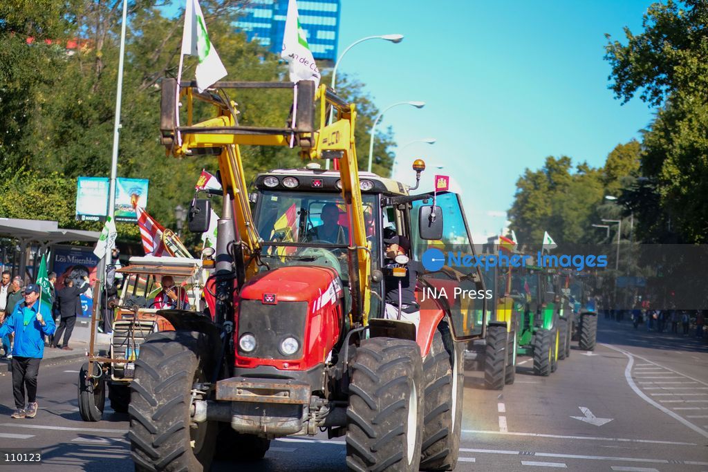 MADRID, SPAIN, OCTOBER 28, 2026: Farmers take part in a tractor protest in Madrid, demanding urgent measures to address rising production costs and declining farm profitability. Organized by agricultural groups ASAJA, COAG and Unión de Uniones, the demonstration calls for fair prices, reduced bureaucracy and stronger support for the farming sector. (Photo by Antonio Navia/JNA Press via Nexpher Images)