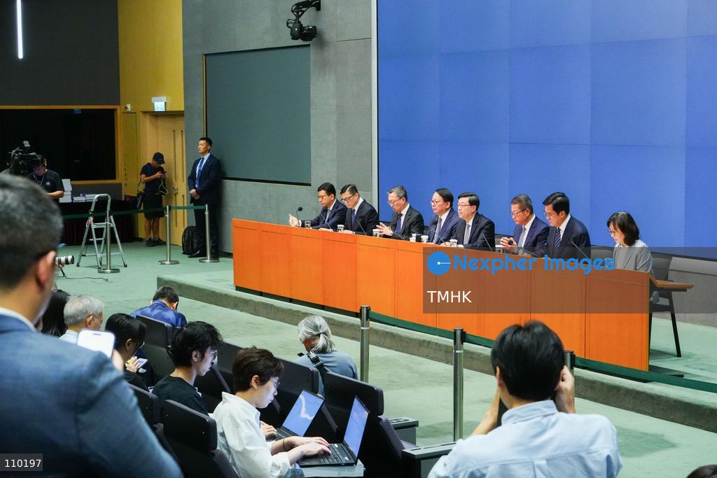 A large number of journalists cover a government press conference on the release of the independent inquiry report into the deadly Wang Fuk Court fire at the Central Government Offices in Hong Kong on October 29, 2026. (Photo by Zulu Lo/TMHK via Nexpher Images)