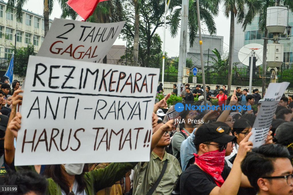JAKARTA, INDONESIA - OCTOBER 28, 2026: Demonstrators gather at Bundaran HI in central Jakarta, during a protest marking Youth Pledge Day. Protesters demand for national disaster status of forest and land fires, review of state budget spending including the Free Nutritious Meals programme and Red and White Village Cooperatives, lower education costs, action against corruption, and protection of freedom of expression. (Photo by Ahmad Naufal Oktavian/JNA Press via Nexpher Images)