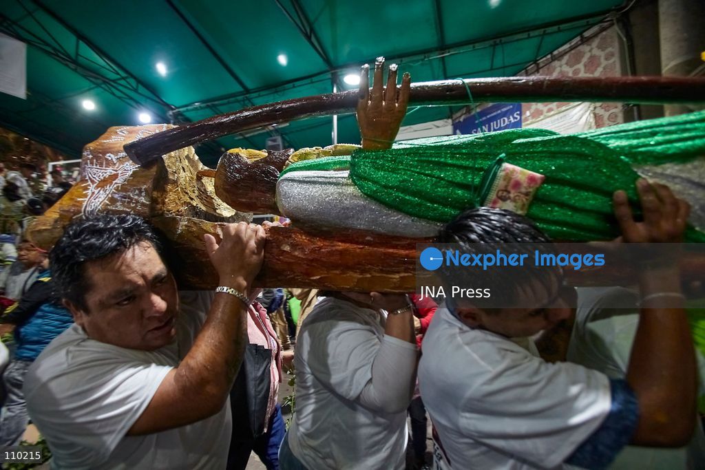 MEXICO CITY, MEXICO - OCTOBER 28, 2026: Believers and worshippers visit the Church of San Hipólito to celebrate the feast day of Saint Jude Thaddeus. Participants carry images and paintings of the saint and wear attire associated with him. (Photo by Juan Perez Puente/JNA Press via Nexpher Images)