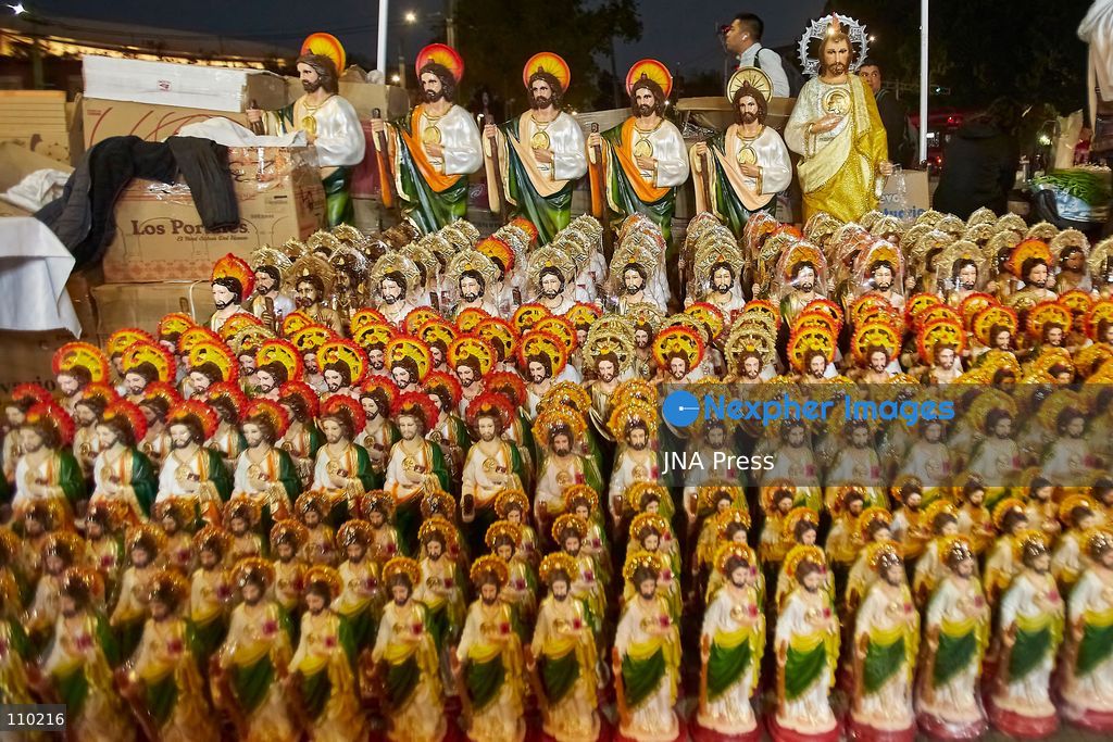 MEXICO CITY, MEXICO - OCTOBER 28, 2026: Believers and worshippers visit the Church of San Hipólito to celebrate the feast day of Saint Jude Thaddeus. Participants carry images and paintings of the saint and wear attire associated with him. (Photo by Juan Perez Puente/JNA Press via Nexpher Images)
