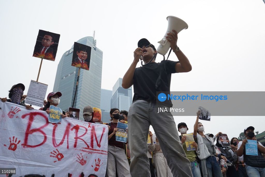 TOP PICS - JAKARTA, INDONESIA, OCTOBER 28, 2026: University students and civil society groups demonstrate at the Hotel Indonesia roundabout (Bundaran HI) in Jakarta on Youth Pledge Day. Protesters call for forest and land fires to be declared a national disaster, a review of state spending, affordable education and the protection of civil liberties. (Photo by Dennis Joel Putra/JNA Press via Nexpher Images)