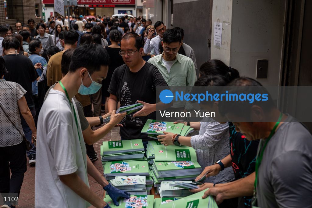 Hong Kong People lIne Up for copies of the 2024 Policy Address